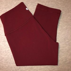 Lululemon burgundy hi-rise crop leggings 17”